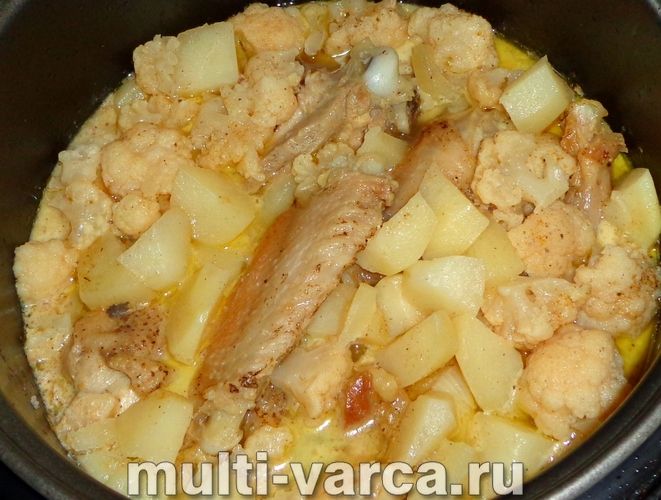 Курка з цвітною капустою в мультиварці