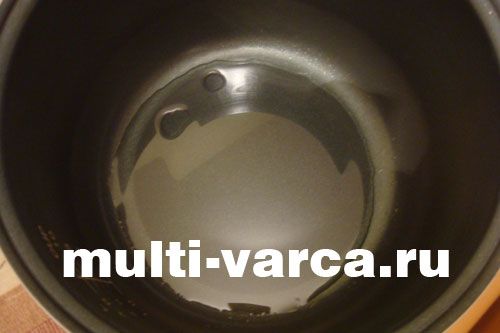 Курка, запечена під сиром і помідорами