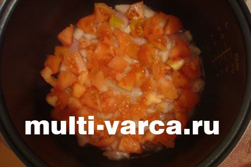 Курка, запечена під сиром і помідорами