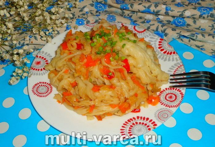 Локшина з овочами в мультиварці