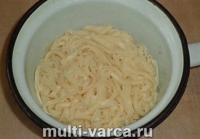 Локшина з овочами в мультиварці