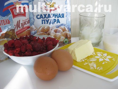Малиновий пиріг у мультиварці