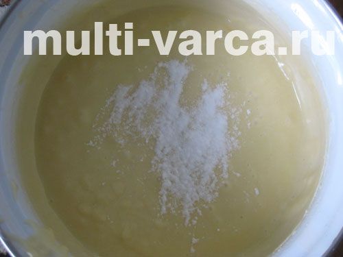 Малиновий пиріг у мультиварці