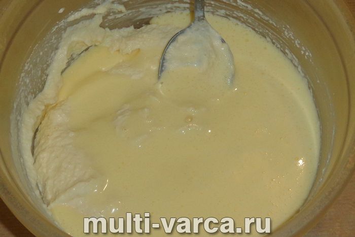 Манний пиріг у мультиварці