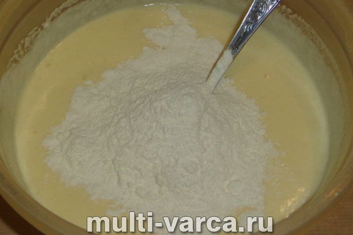 Манний пиріг у мультиварці