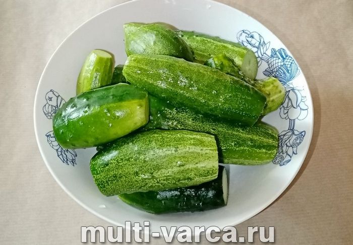 Огірки у виноградному листі на зиму