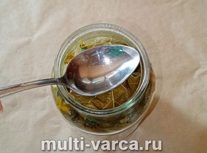 Огірки у виноградному листі на зиму
