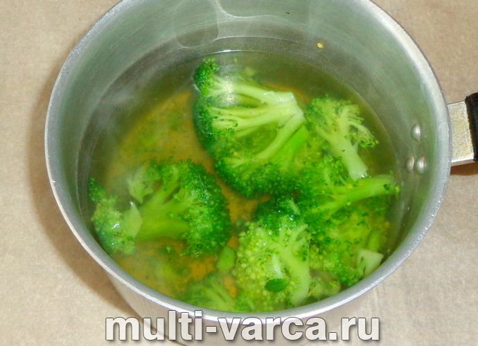 Омлет із броколі в мультиварці