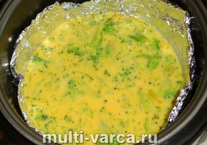 Омлет із броколі в мультиварці