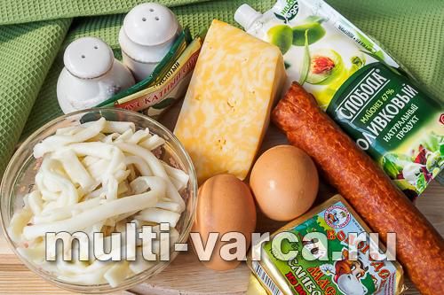 Омлет із макаронами та ковбасою