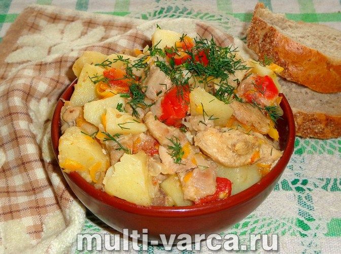 Печеня з індички з картоплею в мультиварці