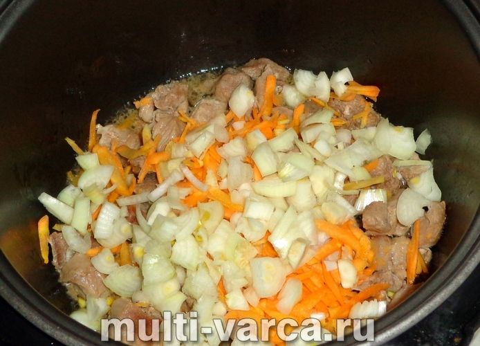 Печеня з індички з картоплею в мультиварці