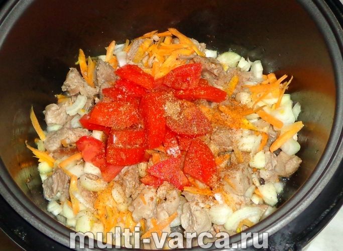 Печеня з індички з картоплею в мультиварці