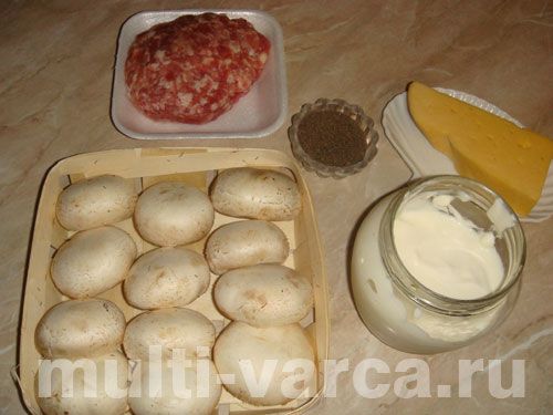 Печериці, фаршировані м'ясним фаршем і сиром у мультиварці
