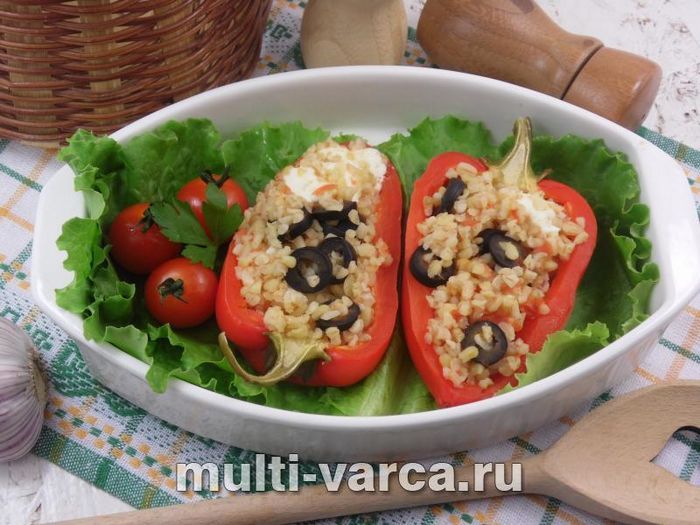 Перець фарширований булгуром і томатами