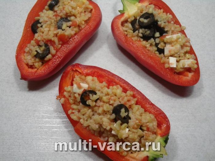 Перець фарширований булгуром і томатами
