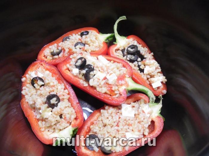 Перець фарширований булгуром і томатами
