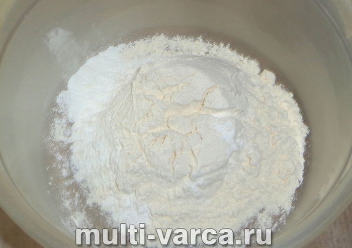 Пиріг без яєць на кефірі в мультиварці