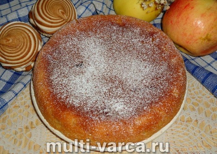 Пиріг із яблуками на кефірі в мультиварці