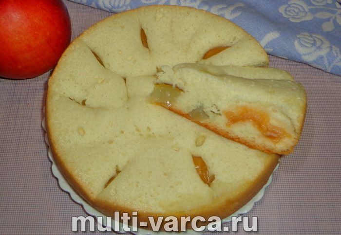 Пиріг із яблуками та грушами в мультиварці