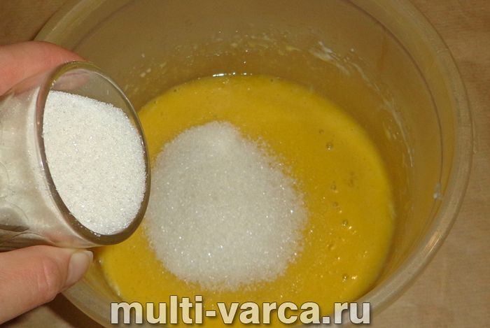 Пиріг із яблуками та грушами в мультиварці