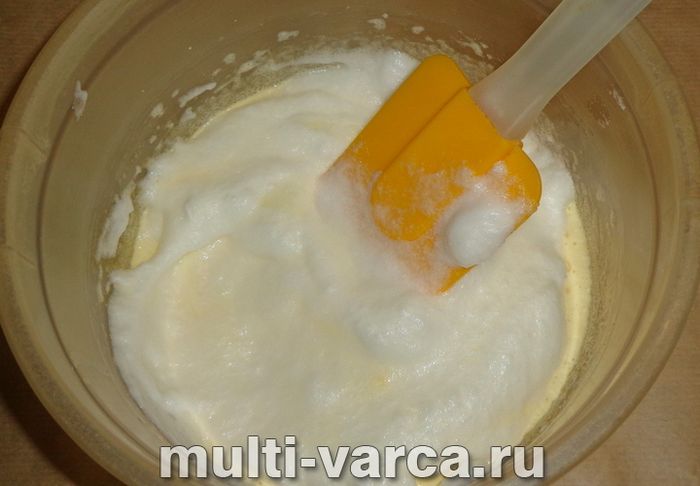 Пиріг із яблуками та грушами в мультиварці