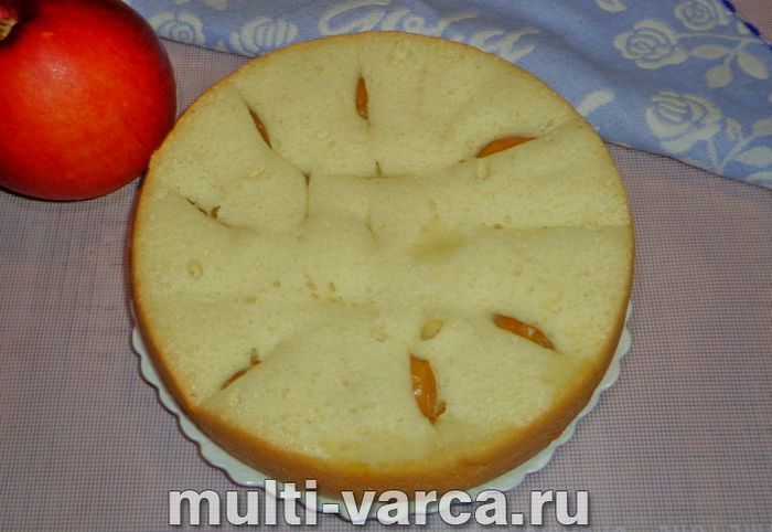 Пиріг із яблуками та грушами в мультиварці