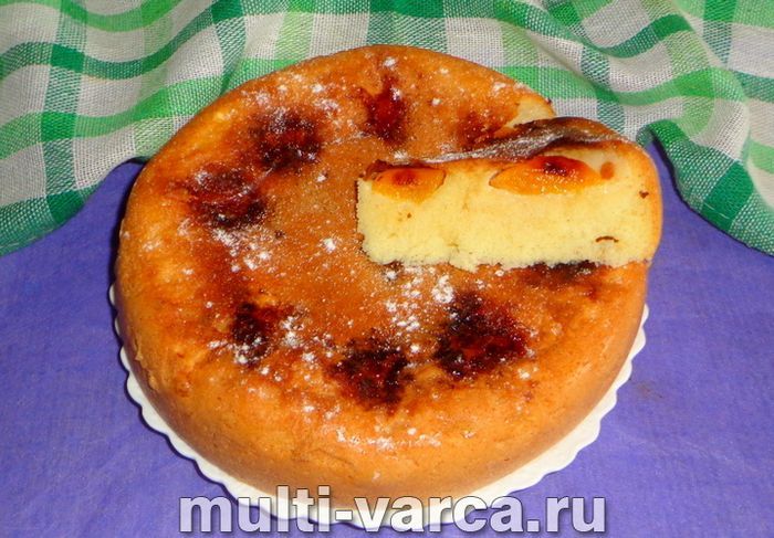 Пиріг із консервованими персиками в мультиварці