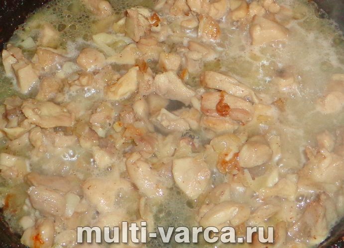 Пиріг із куркою та сиром у мультиварці
