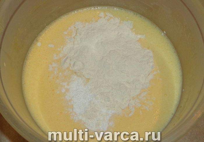 Пиріг із куркою та сиром у мультиварці