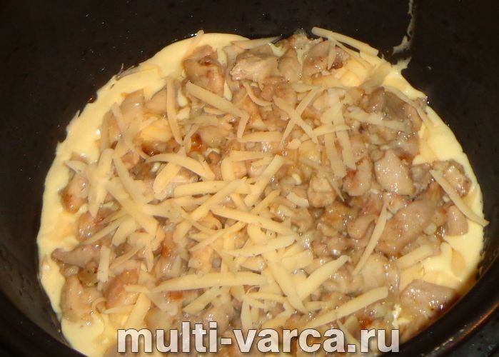 Пиріг із куркою та сиром у мультиварці