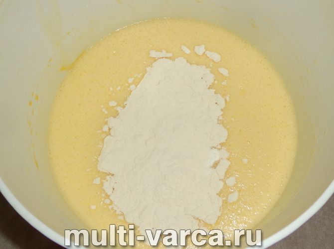 Пиріг із журавлиною в мультиварці