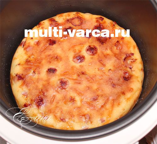 Пиріг на майонезі з сиром і сосисками в мультиварці