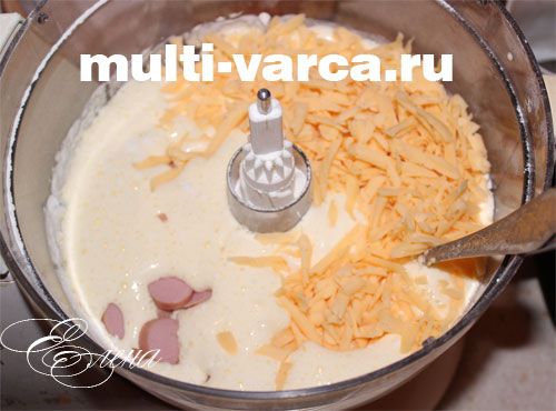 Пиріг на майонезі з сиром і сосисками в мультиварці