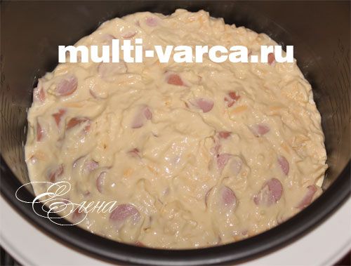 Пиріг на майонезі з сиром і сосисками в мультиварці