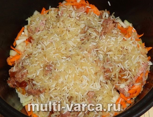 Рис із тушонкою в мультиварці