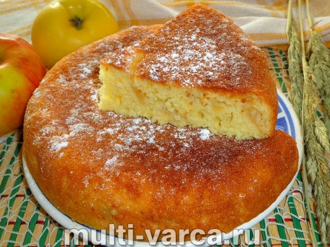 Шарлотка на молоці в мультиварці