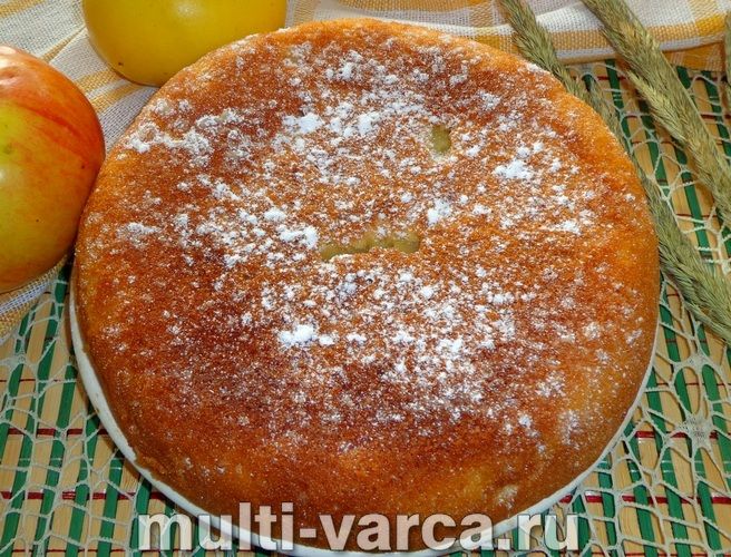 Шарлотка на молоці в мультиварці