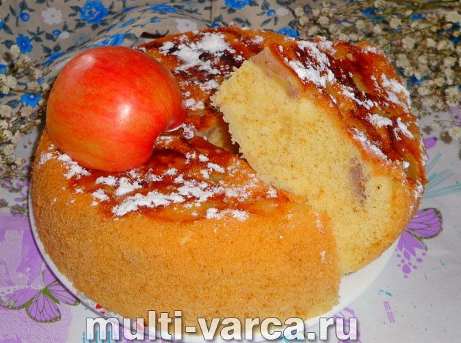 Шарлотка з бананом і яблуками в мультиварці