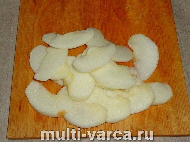 Шарлотка з бананом і яблуками в мультиварці