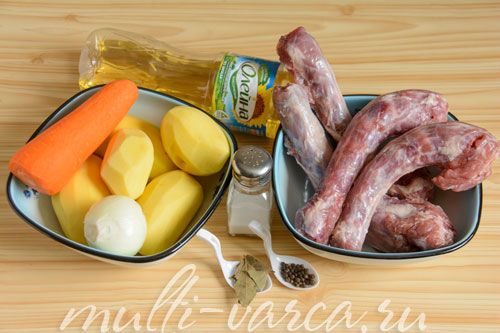 Шийки індички тушковані з картоплею