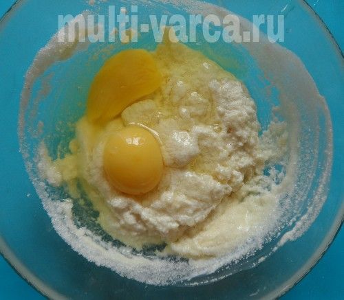 Шоколадний манник із вишнею та печивом у мультиварці