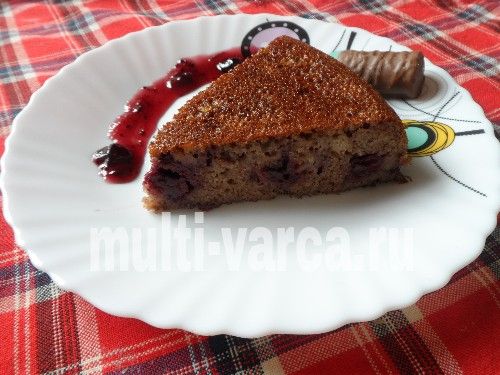 Шоколадний манник із вишнею та печивом у мультиварці