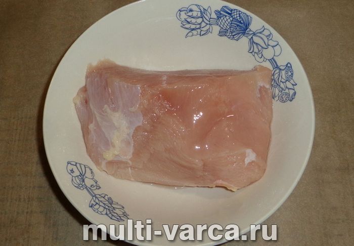 Соковита грудка індички запечена в мультиварці