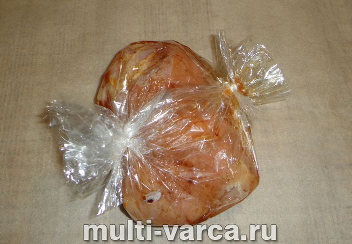 Соковита грудка індички запечена в мультиварці