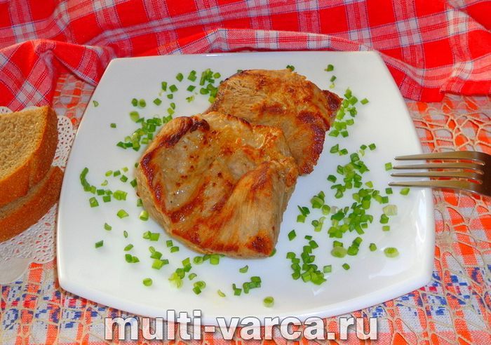 Стейк зі свинини в мультиварці
