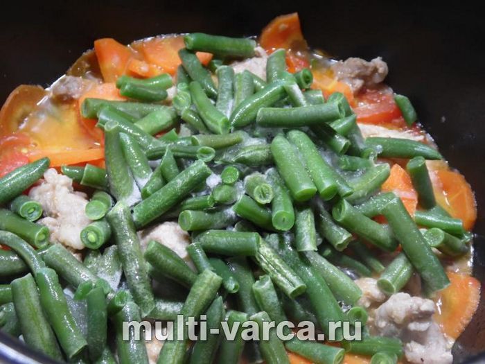 Свинина тушкована з овочами