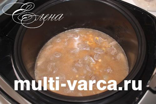 Тушкований колотий горох із м'ясом