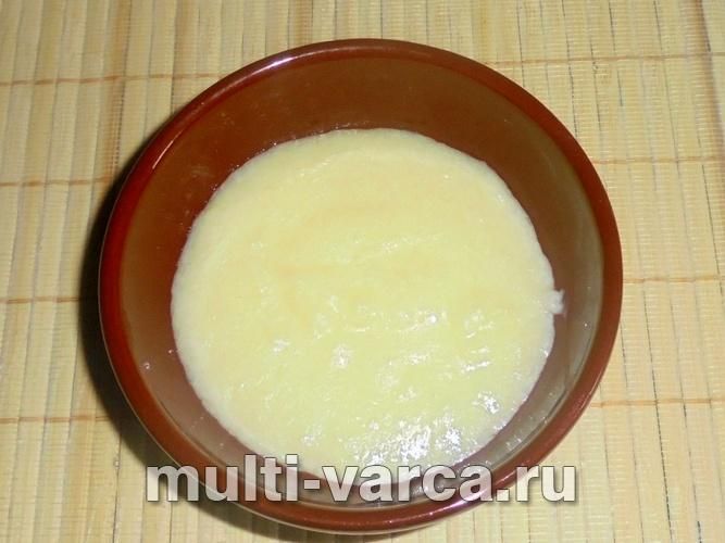 Запечені яблука з фініками та заварним кремом