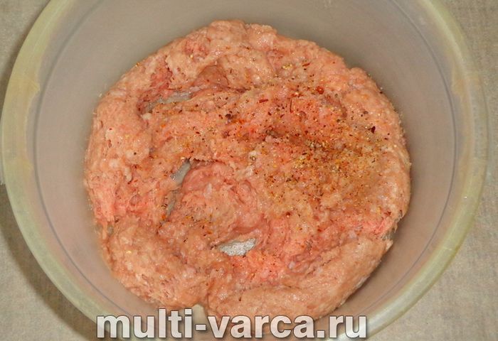 Запечені котлети в мультиварці